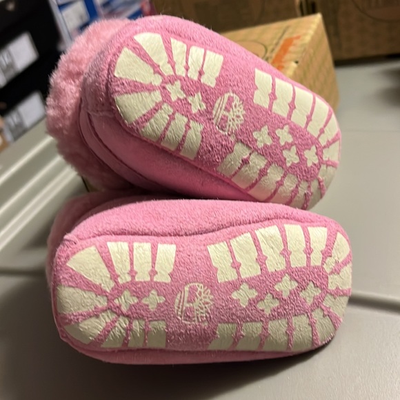 Timberland Infant Shearling crib booties boot shoe pink Girls Size 2 Baby 6-9 Mo - Picture 7 of 11